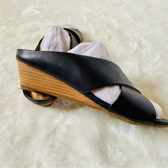 Leather Strap Wedge Black - Picture 2 of 7